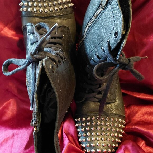 Steve Madden  Spiked Studded Black Tarnney Boots - Picture 5 of 7